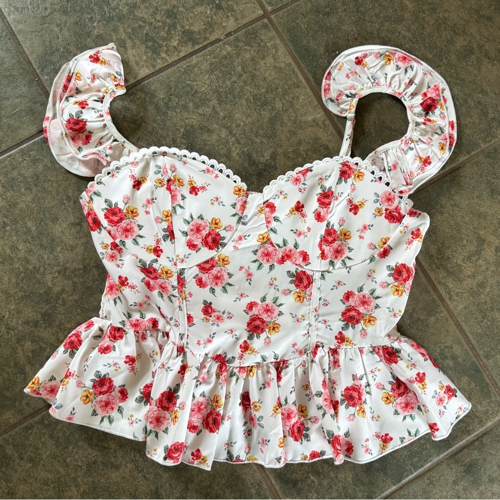🎀3/$25🎀 SHEIN Soft Cream Floral Top